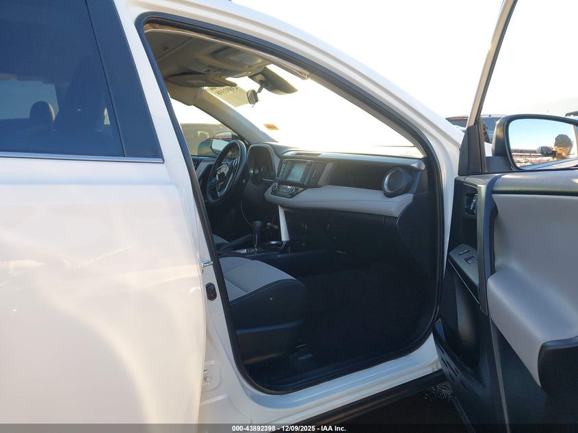 JTMWFREVXJD121503 2018 TOYOTA RAV 4 photo no. 5