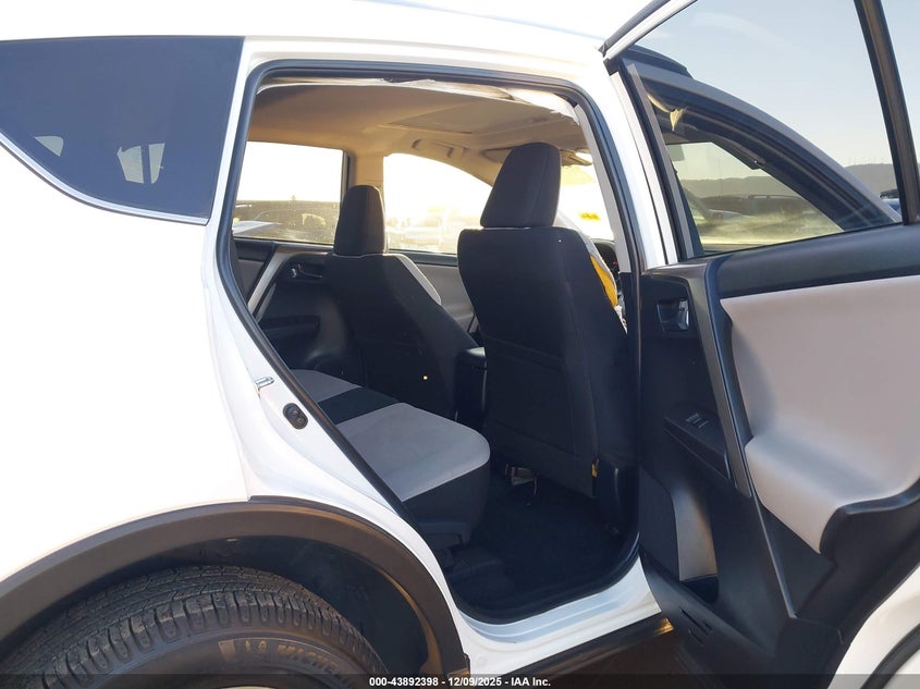 JTMWFREVXJD121503 2018 TOYOTA RAV 4 photo no. 8