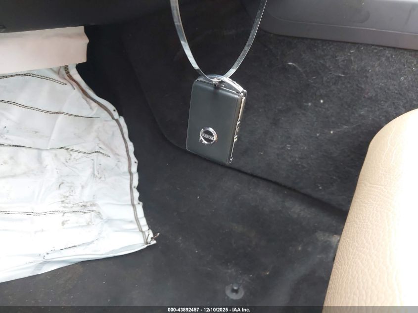 2019 Volvo Xc60 T5 Momentum VIN: LYV102DK8KB205471 Lot: 43892457