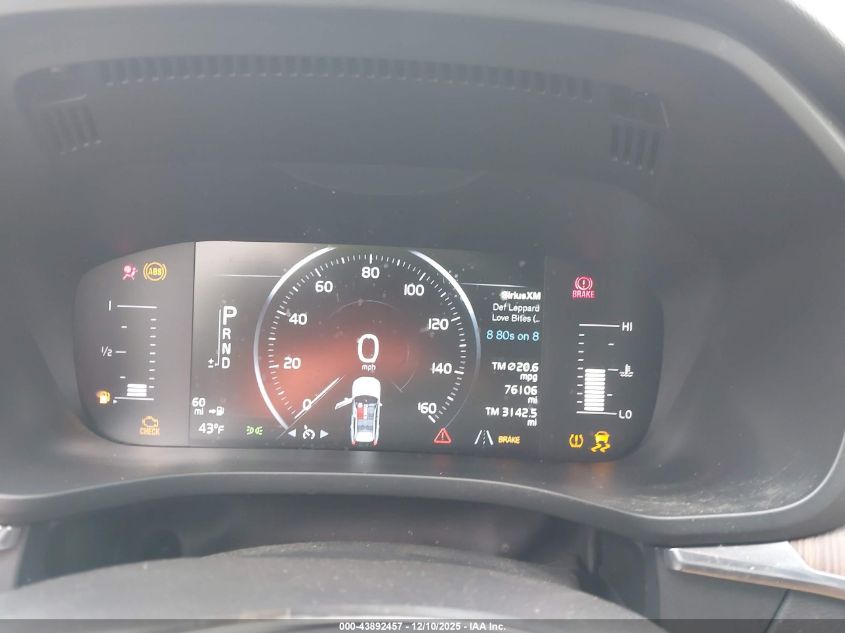 2019 Volvo Xc60 T5 Momentum VIN: LYV102DK8KB205471 Lot: 43892457