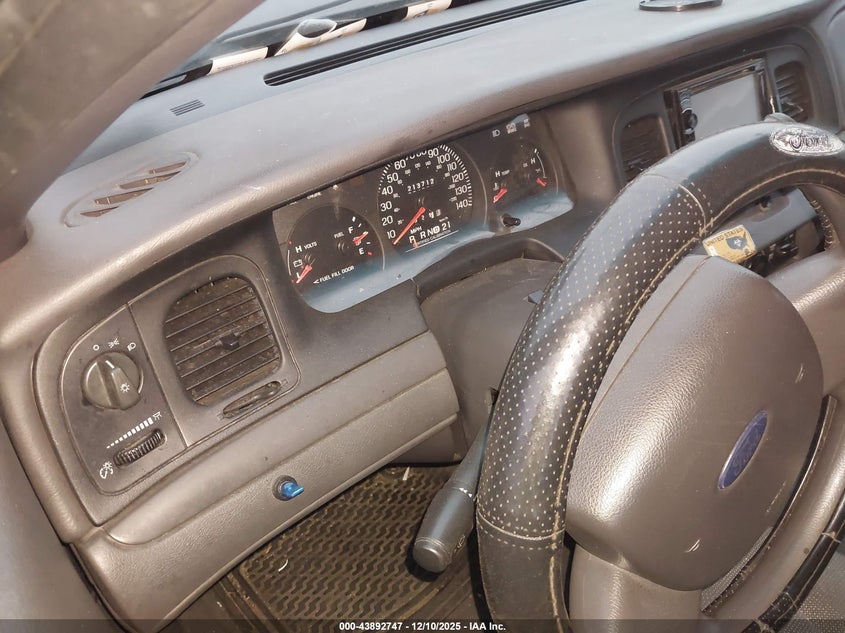 FORD CROWN VICTORIA 2005 VIN 2FAFP71W45X117306