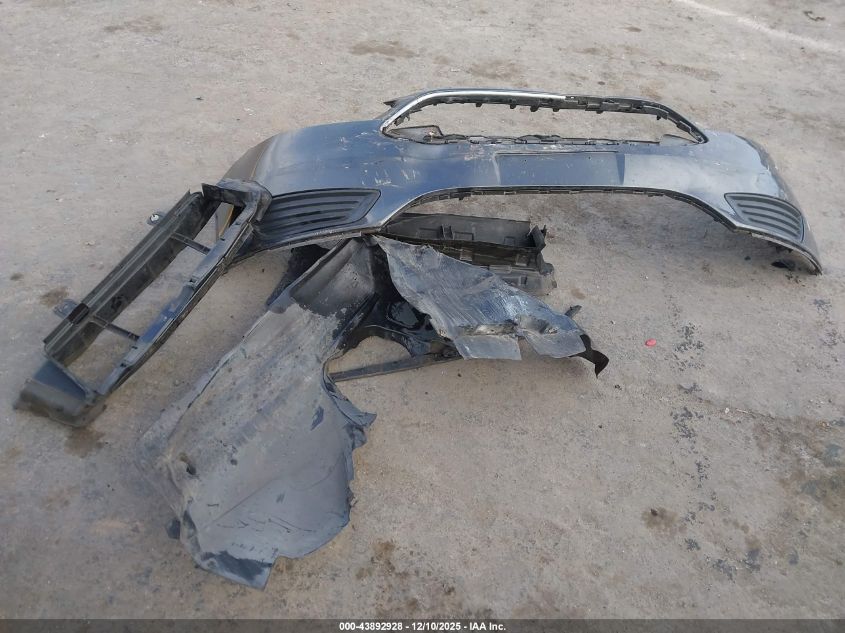 2018 Ford Focus S VIN: 1FADP3E22JL230895 Lot: 43892928