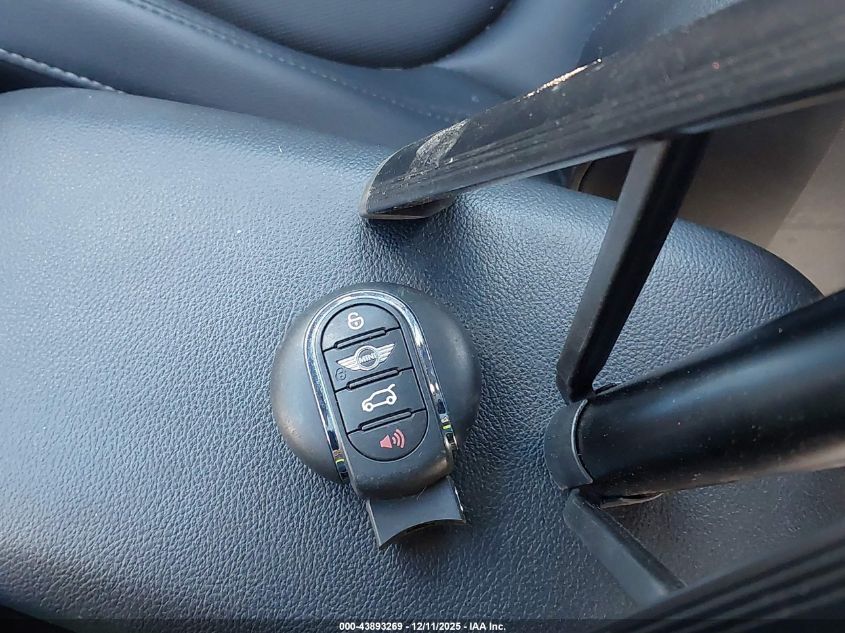 2018 Mini Countryman Cooper S VIN: WMZYT5C35J3E19090 Lot: 43893269