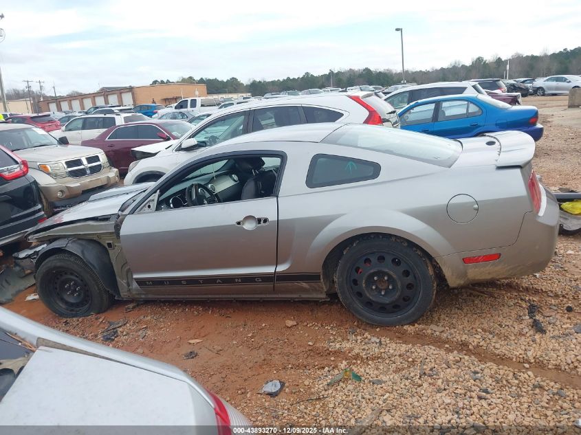 2008 Ford Mustang V6 Deluxe/V6 Premium VIN: 1ZVHT80N285132709 Lot: 43893270