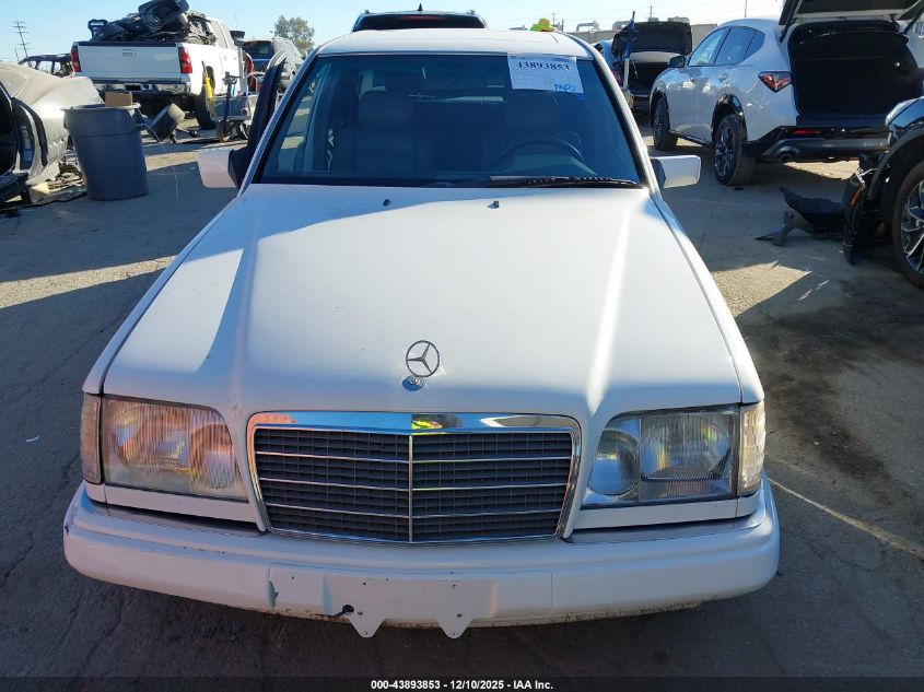 1995 Mercedes-Benz E 320 Base/320 Special VIN: WDBEA32E9SC193150 Lot: 43893853