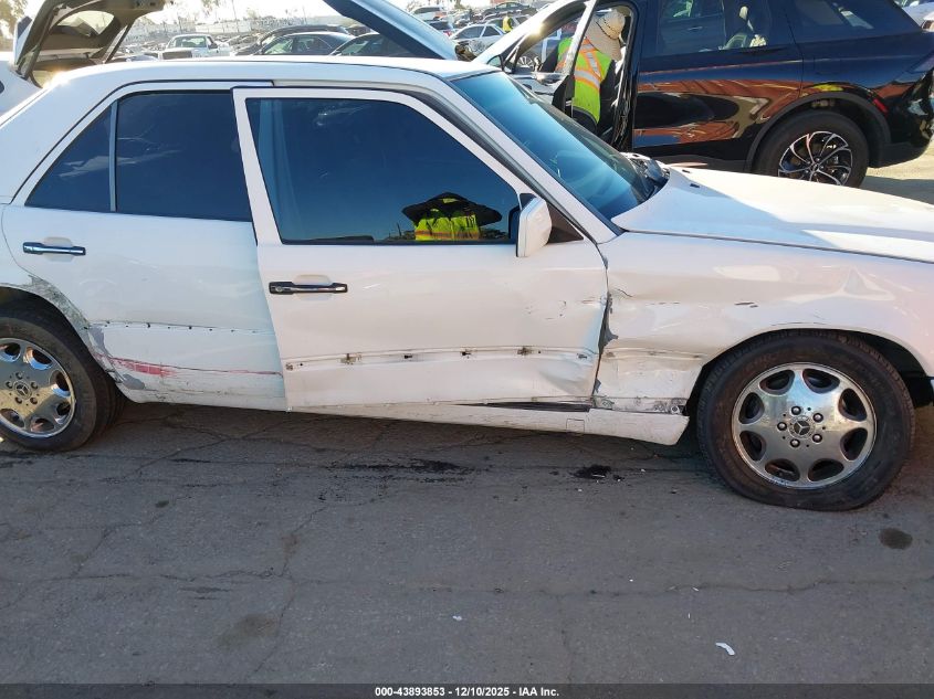 1995 Mercedes-Benz E 320 Base/320 Special VIN: WDBEA32E9SC193150 Lot: 43893853