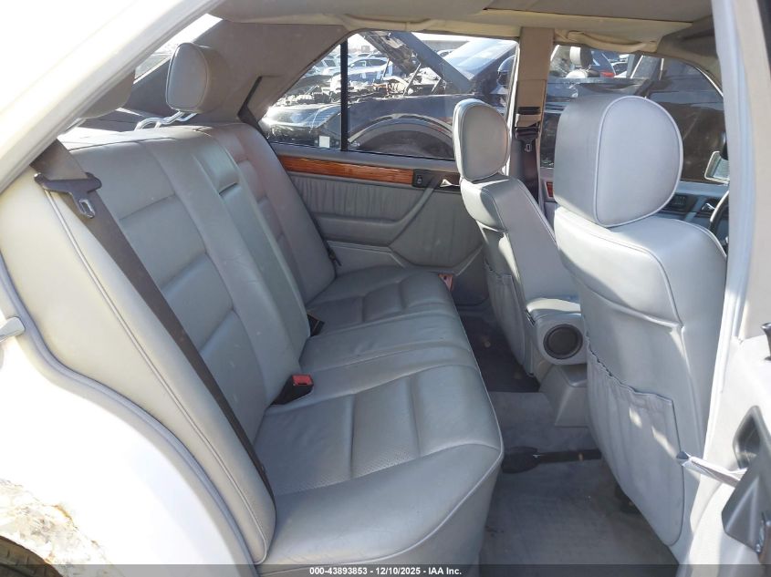 1995 Mercedes-Benz E 320 Base/320 Special VIN: WDBEA32E9SC193150 Lot: 43893853