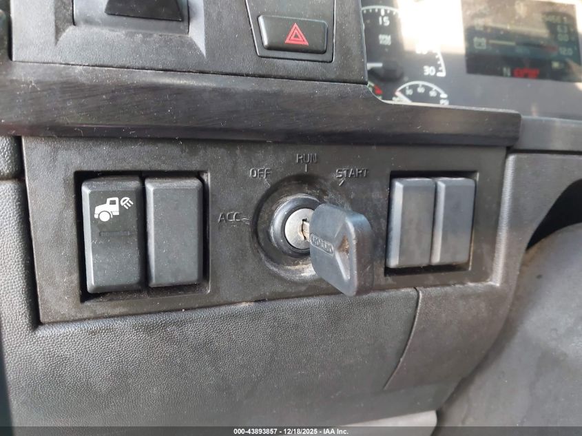 2019 Volvo Vnl VIN: 4V4NC9EH1KN215123 Lot: 43893857