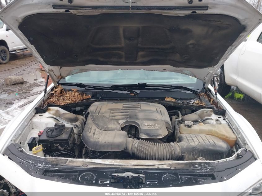 2016 Chrysler 300C Platinum Awd VIN: 2C3CCASG3GH100267 Lot: 43893974