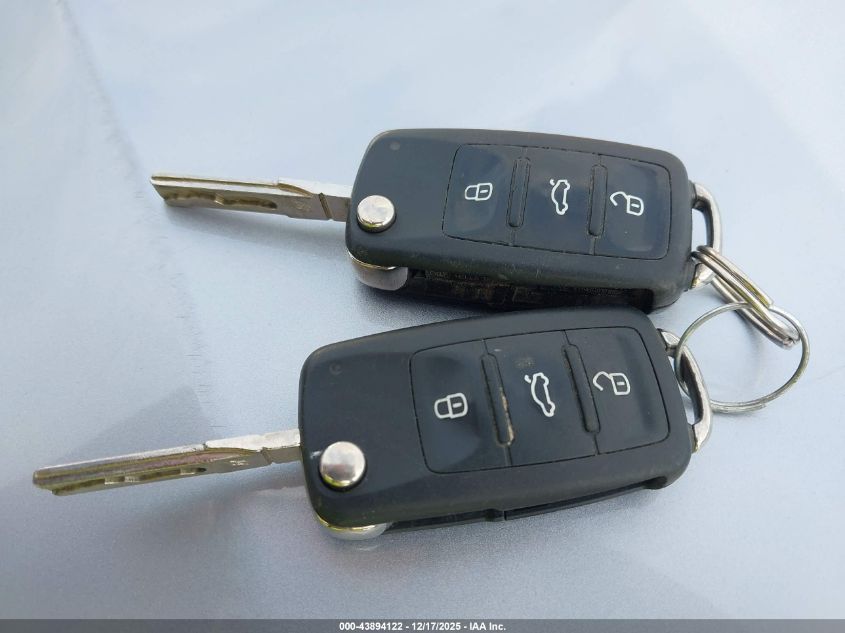 2013 Volkswagen Passat 2.0L Tdi Se VIN: 1VWBN7A31DC108222 Lot: 43894122