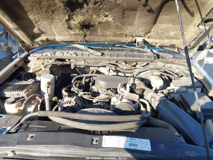 1999 GMC Envoy VIN: 1GKDT13W0X2952675 Lot: 43894253