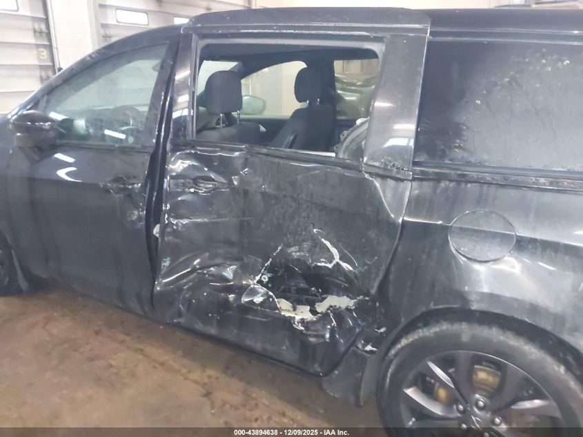 2019 Chrysler Pacifica Touring Plus VIN: 2C4RC1FG2KR638588 Lot: 43894638