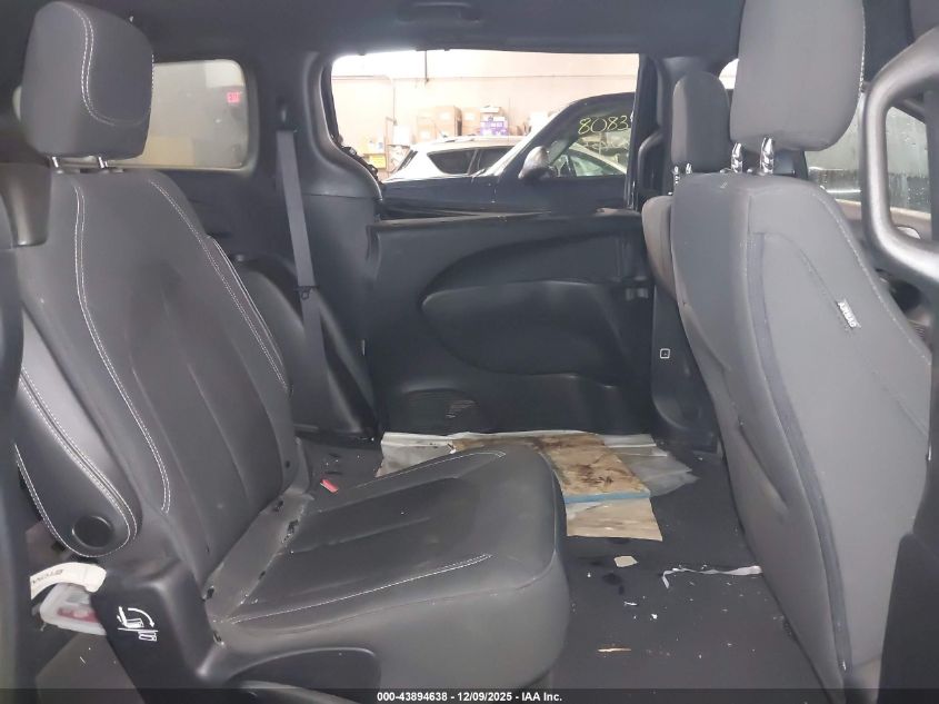 2019 Chrysler Pacifica Touring Plus VIN: 2C4RC1FG2KR638588 Lot: 43894638