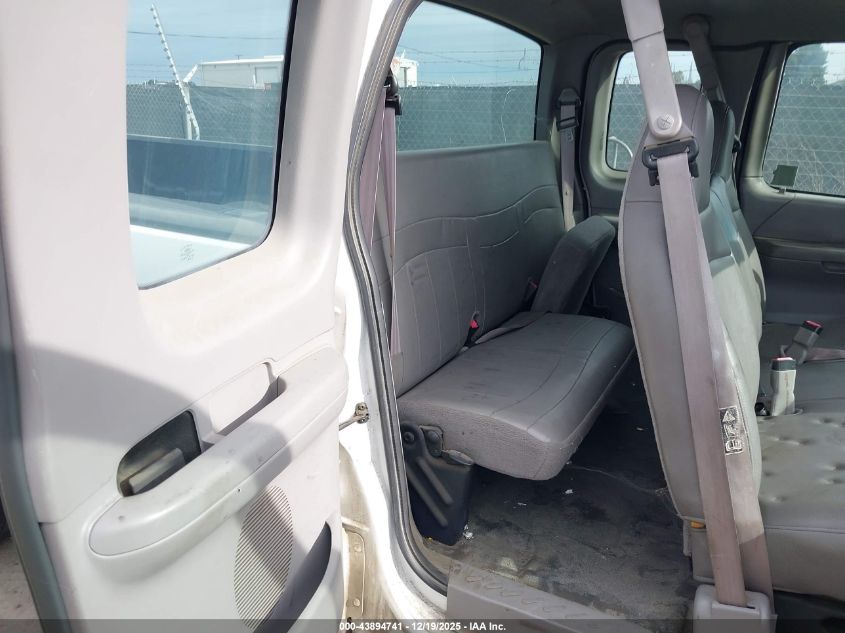 2000 Ford F-150 Lariat/Work Series/Xl/Xlt VIN: 1FTRX17W7YKA37131 Lot: 43894741