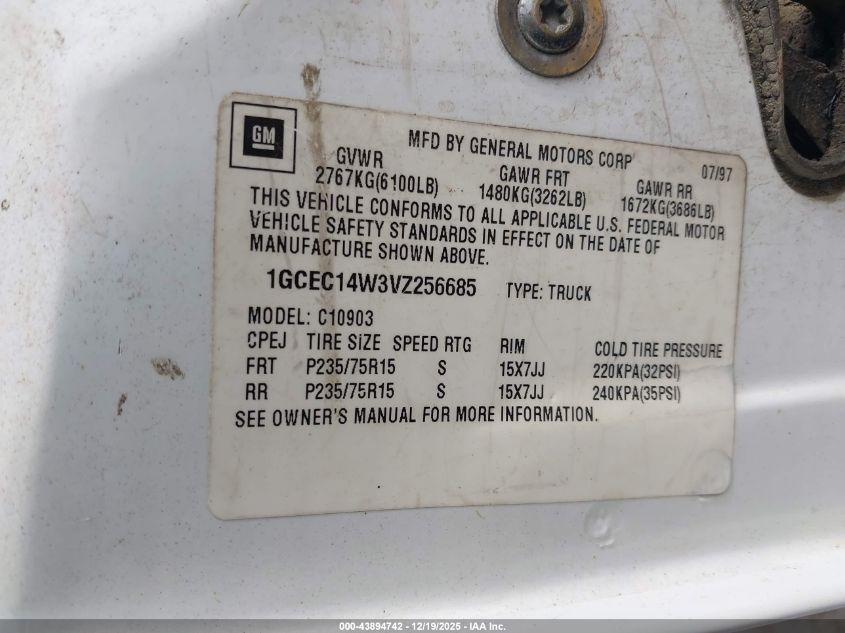 1997 Chevrolet C1500 Fleetside VIN: 1GCEC14W3VZ256685 Lot: 43894742