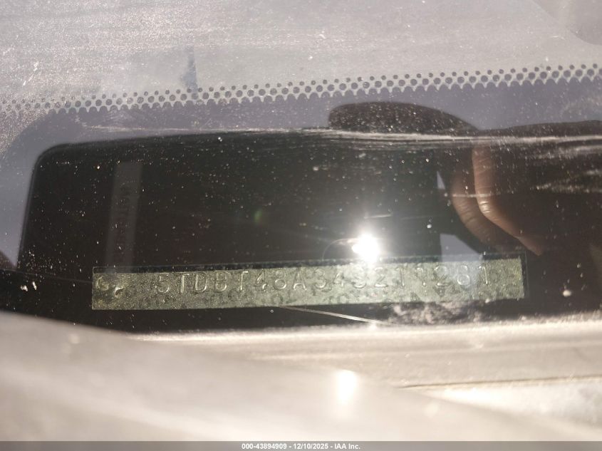 2004 Toyota Sequoia Limited V8 VIN: 5TDBT48A34S211281 Lot: 43894909