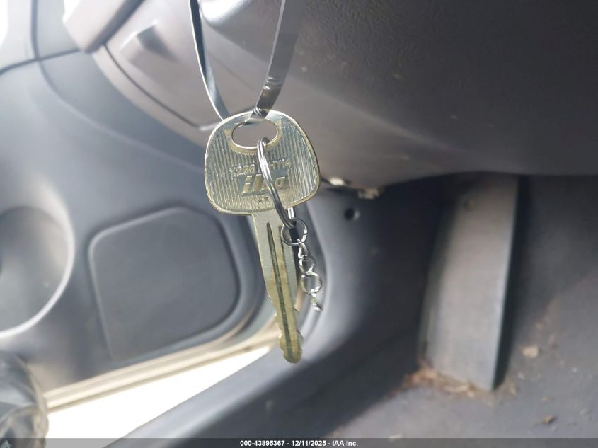 2003 Hyundai Elantra Gls/Gt VIN: KMHDN45D13U652933 Lot: 43895367