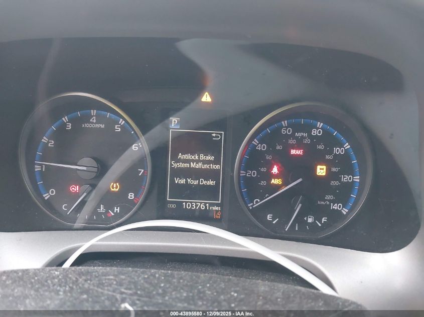 2018 Toyota Rav4 Le VIN: 2T3BFREV5JW831300 Lot: 43895580