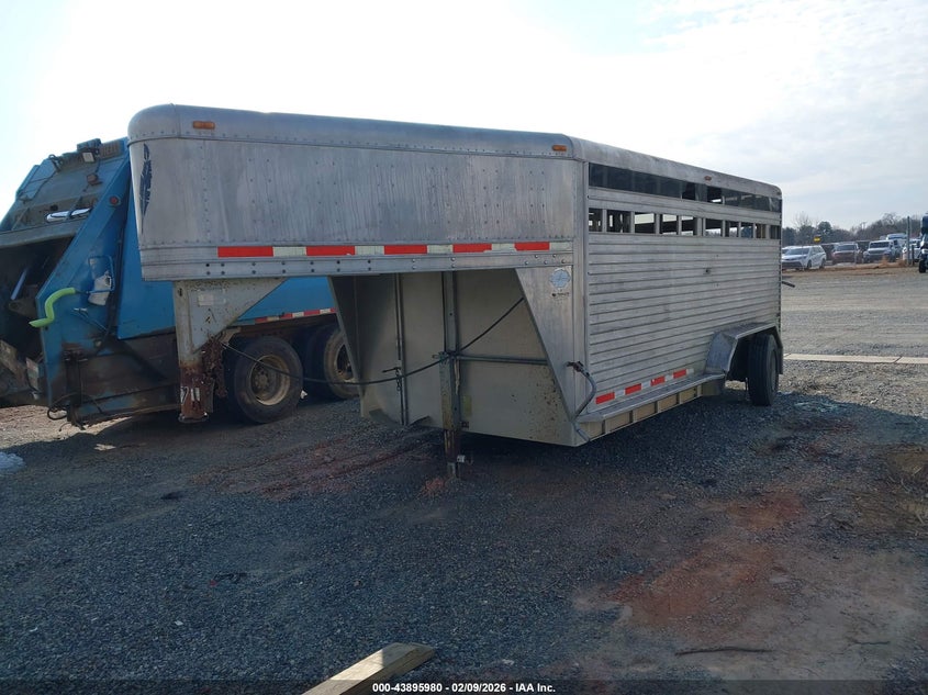 1999 FEATHERLITE LIVESTOCK TRAILER auction photo 2