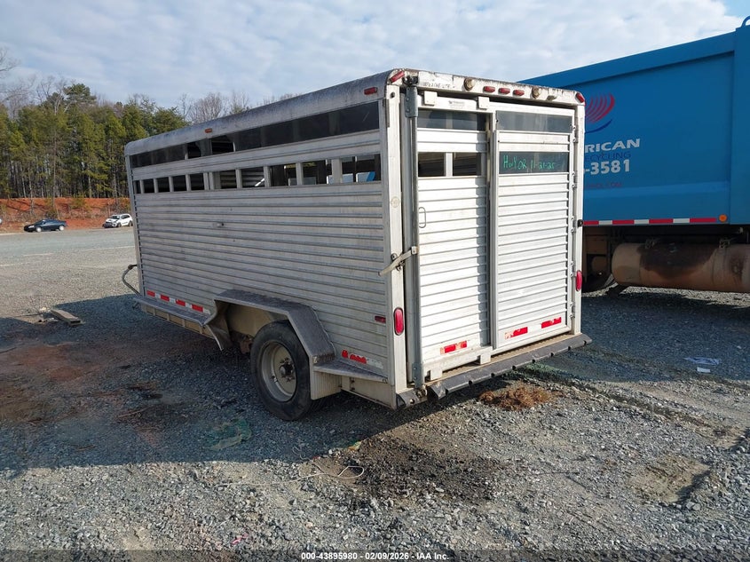 1999 FEATHERLITE LIVESTOCK TRAILER auction photo 3