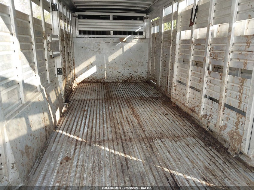 1999 FEATHERLITE LIVESTOCK TRAILER auction photo 5