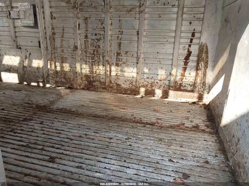 1999 FEATHERLITE LIVESTOCK TRAILER auction photo 8