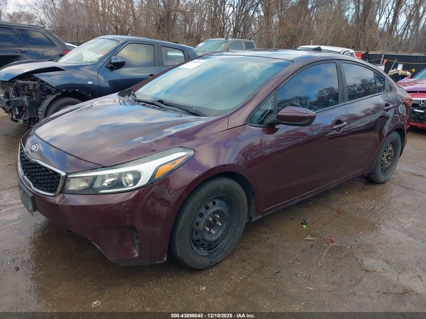 3KPFK4A79HE028132 2017 KIA FORTE photo no. 2