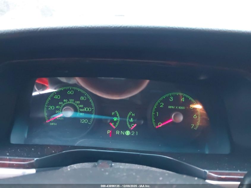 2007 Lincoln Town Car Signature Limited VIN: 1LNHM82W87Y612560 Lot: 43896135