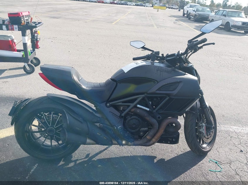 2015 Ducati Diavel VIN: ZDM13BSW3FB025338 Lot: 43896184