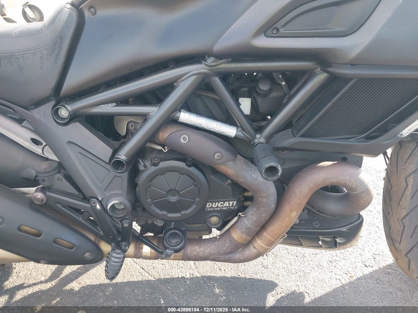 2015 Ducati Diavel VIN: ZDM13BSW3FB025338 Lot: 43896184