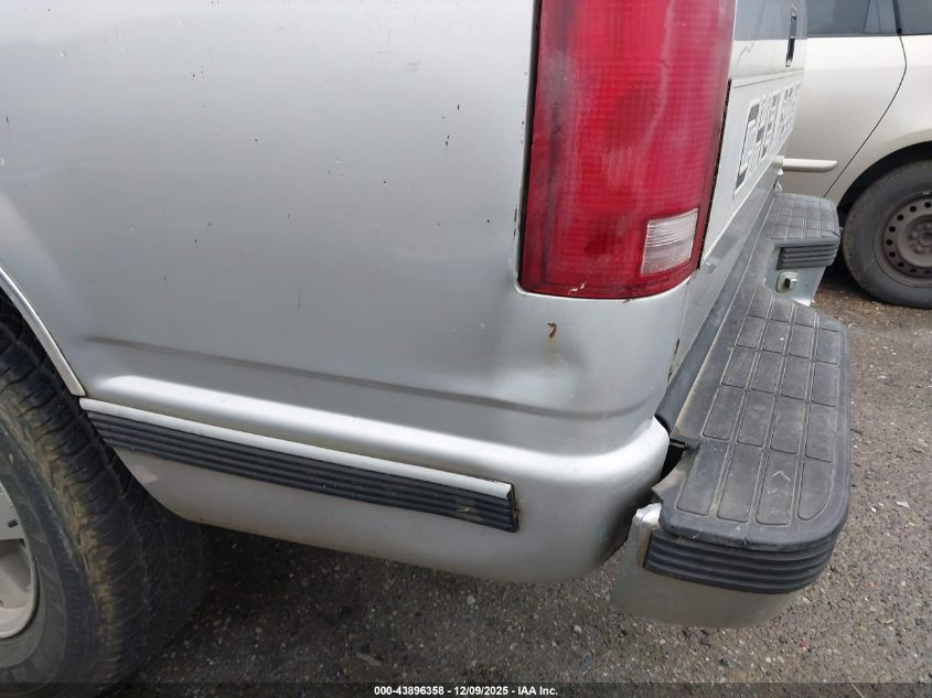 1992 Chevrolet Gmt-400 C1500 VIN: 1GCDC14K5NZ203950 Lot: 43896358