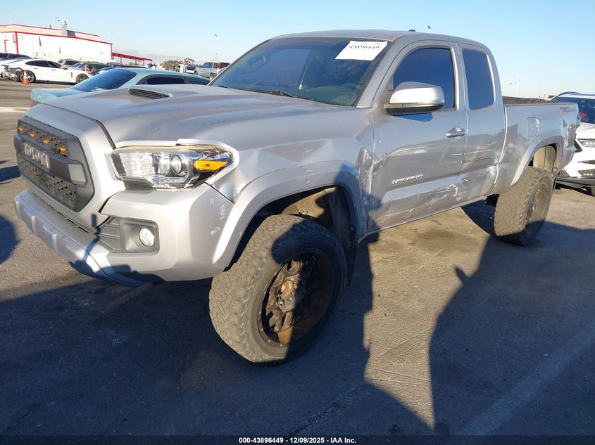 5TFRZ5CN0HX025601 2017 TOYOTA TACOMA photo no. 2