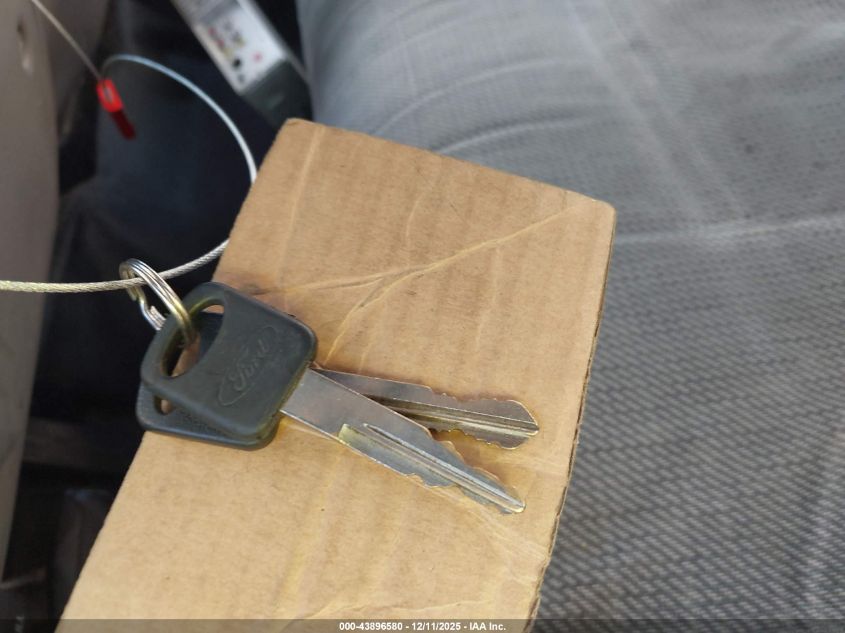 1999 Ford F-250 Lariat/Xl/Xlt VIN: 1FTNX20L8XEE98582 Lot: 43896580