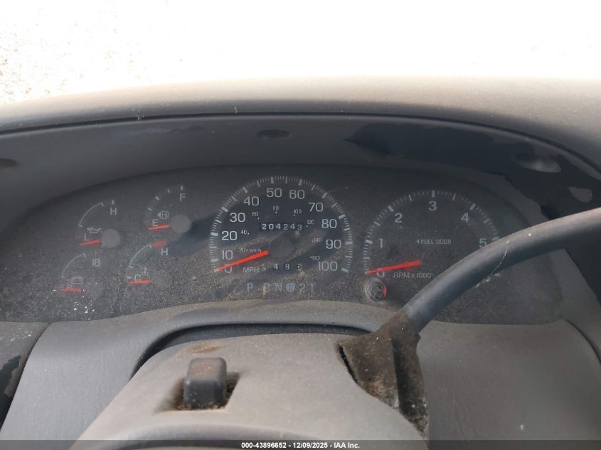 1998 Ford Expedition Eddie Bauer/Xlt VIN: 1FMRU18W0WLB27280 Lot: 43896652