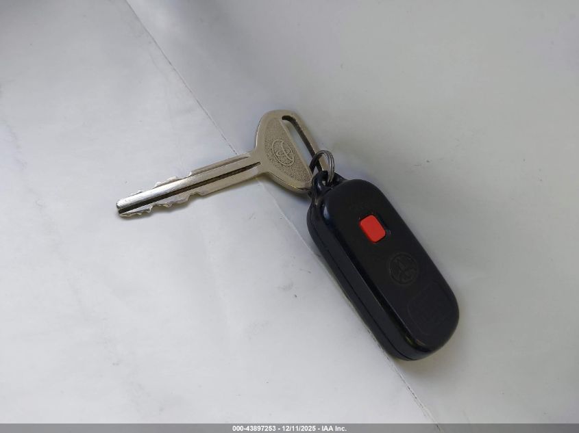 2003 Toyota Camry Le VIN: 4T1BE32K13U143803 Lot: 43897253