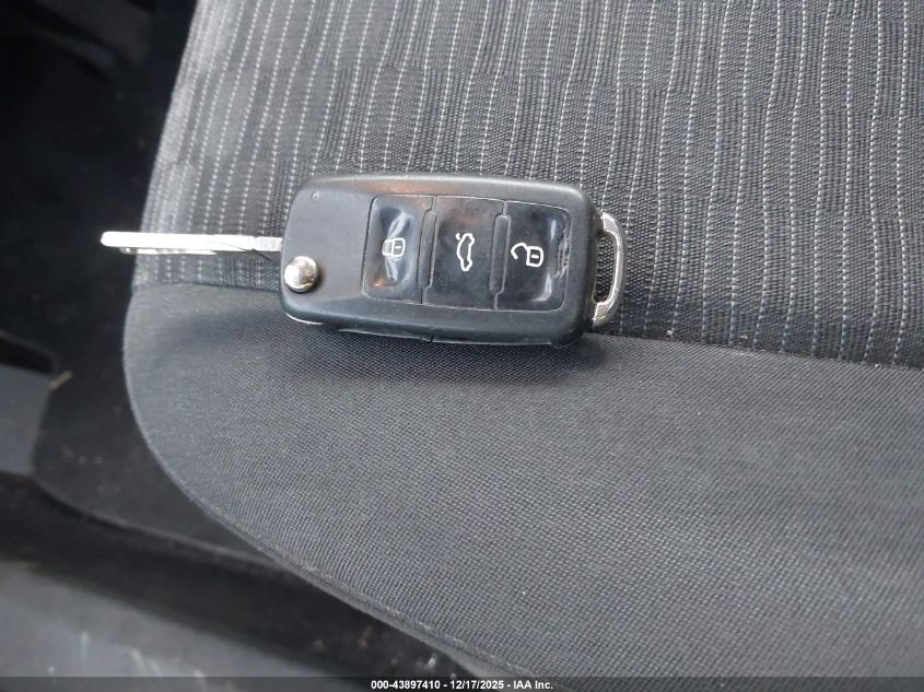 2015 Volkswagen Tiguan S VIN: WVGAV7AX5FW513949 Lot: 43897410