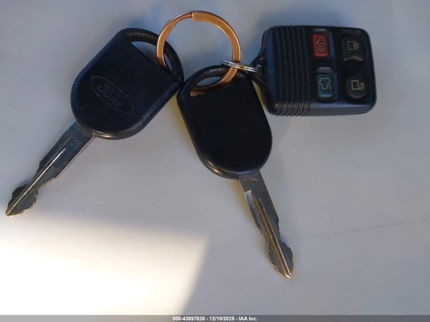 1FAHP34NX6W257586 2006 FORD FOCUS photo no. 11