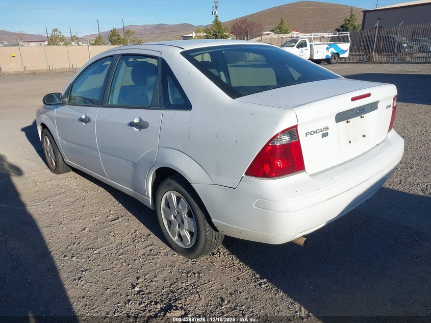 1FAHP34NX6W257586 2006 FORD FOCUS photo no. 3