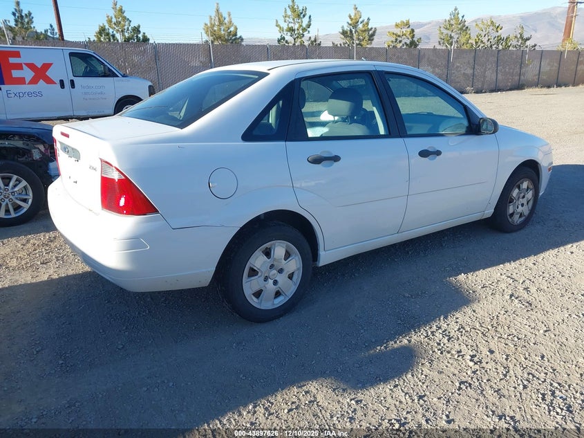1FAHP34NX6W257586 2006 FORD FOCUS photo no. 4