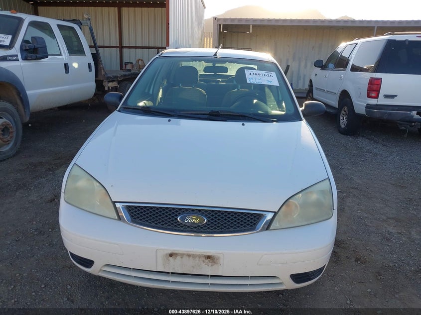 1FAHP34NX6W257586 2006 FORD FOCUS photo no. 6