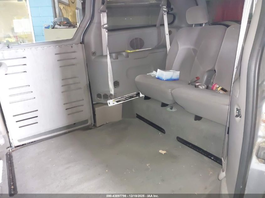 2003 Dodge Grand Caravan Sport VIN: 2D4GP44L83R359471 Lot: 43897798