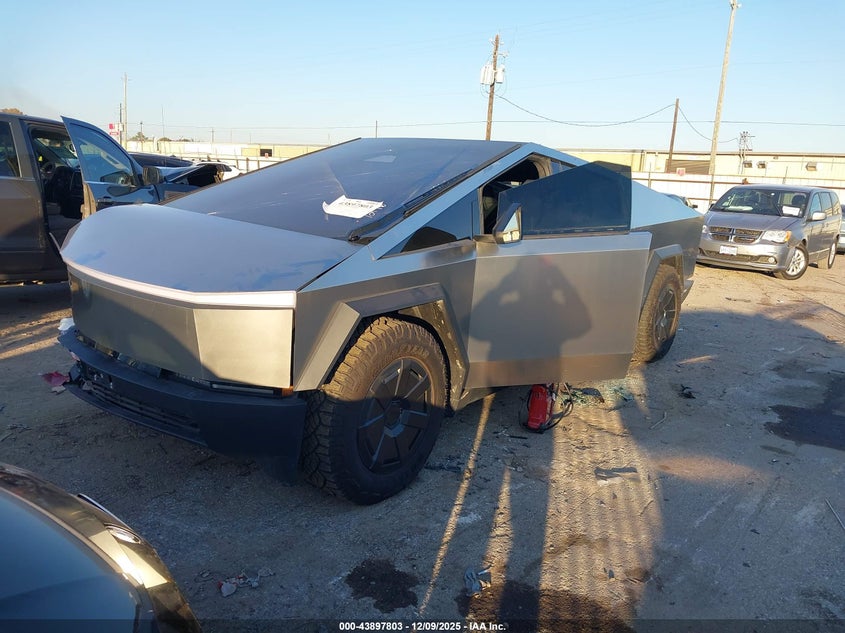 Vin: 7g2cehed4ra048571, lot: 44393361, tesla cybertruck all-wheel drive 20242