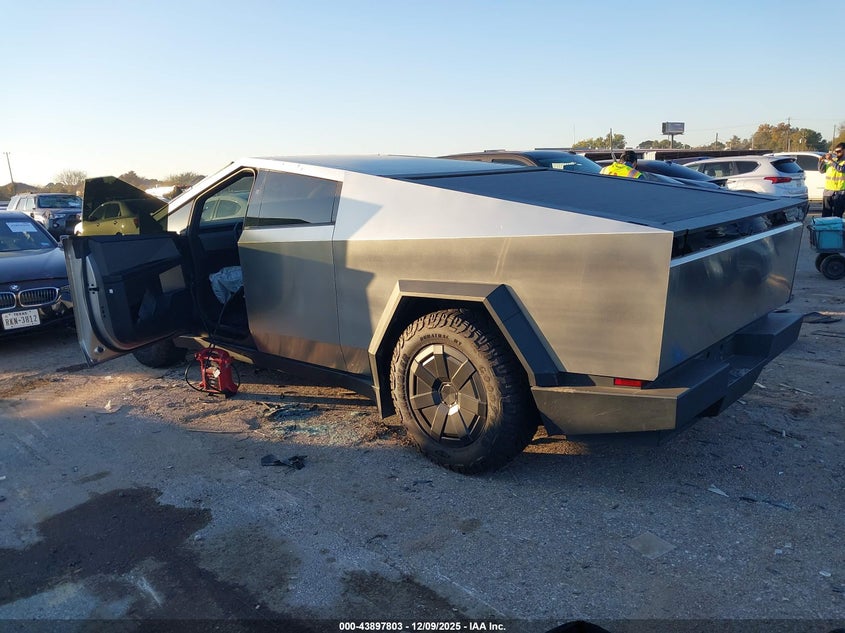 Vin: 7g2cehed4ra048571, lot: 44393361, tesla cybertruck all-wheel drive 20243