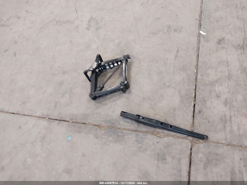 2011 Jeep Compass VIN: 1J4NT1FB5BD246222 Lot: 43897914