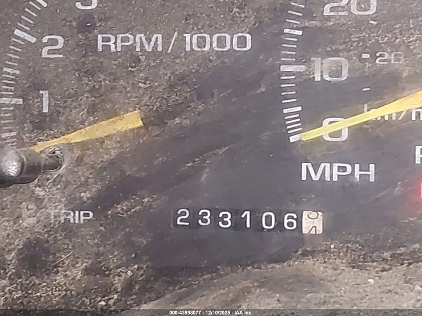 1996 GMC Suburban K1500 VIN: 3GKFK16R3TG511982 Lot: 43898077