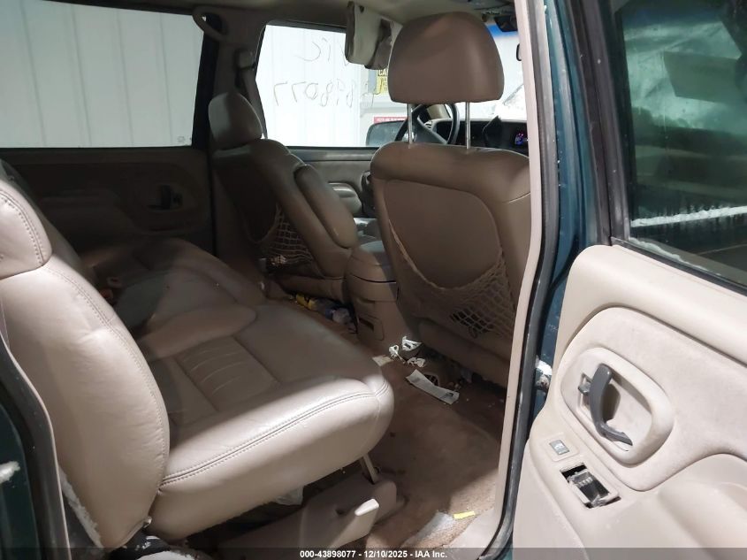 1996 GMC Suburban K1500 VIN: 3GKFK16R3TG511982 Lot: 43898077