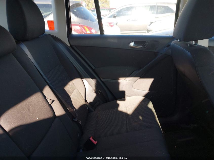 2011 Volks Tiguan VIN: WVGAV3AX1BW624424 Lot: 43898105