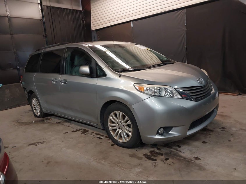 2013 Toyota Sienna Xle V6 8 Passenger