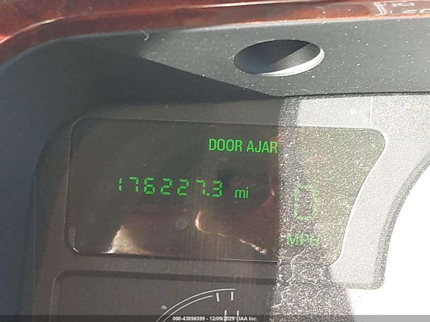 2004 Lincoln Town Car Signature VIN: 1LNHM81W54Y685415 Lot: 43898399