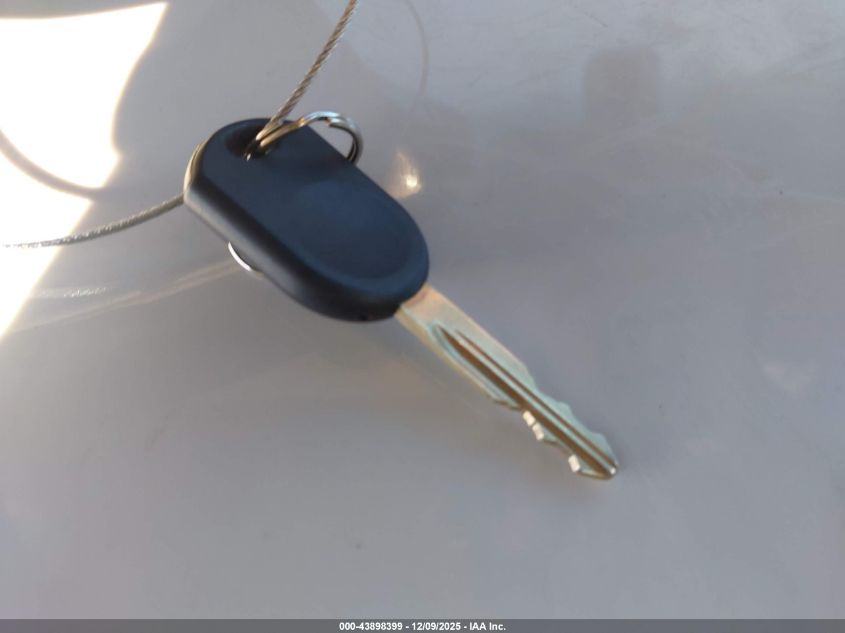 2004 Lincoln Town Car Signature VIN: 1LNHM81W54Y685415 Lot: 43898399